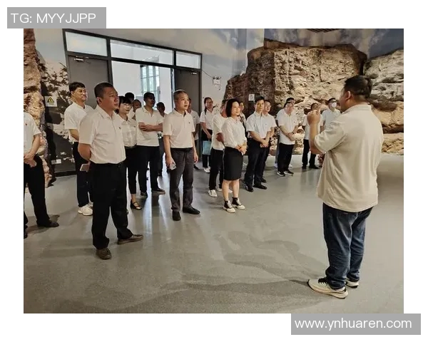 王健林与足球明星同框合影展现体育与商业的完美结合与友谊的力量