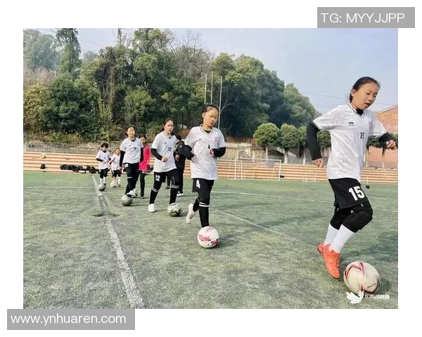 班级小足球明星风采展示与成长故事分享